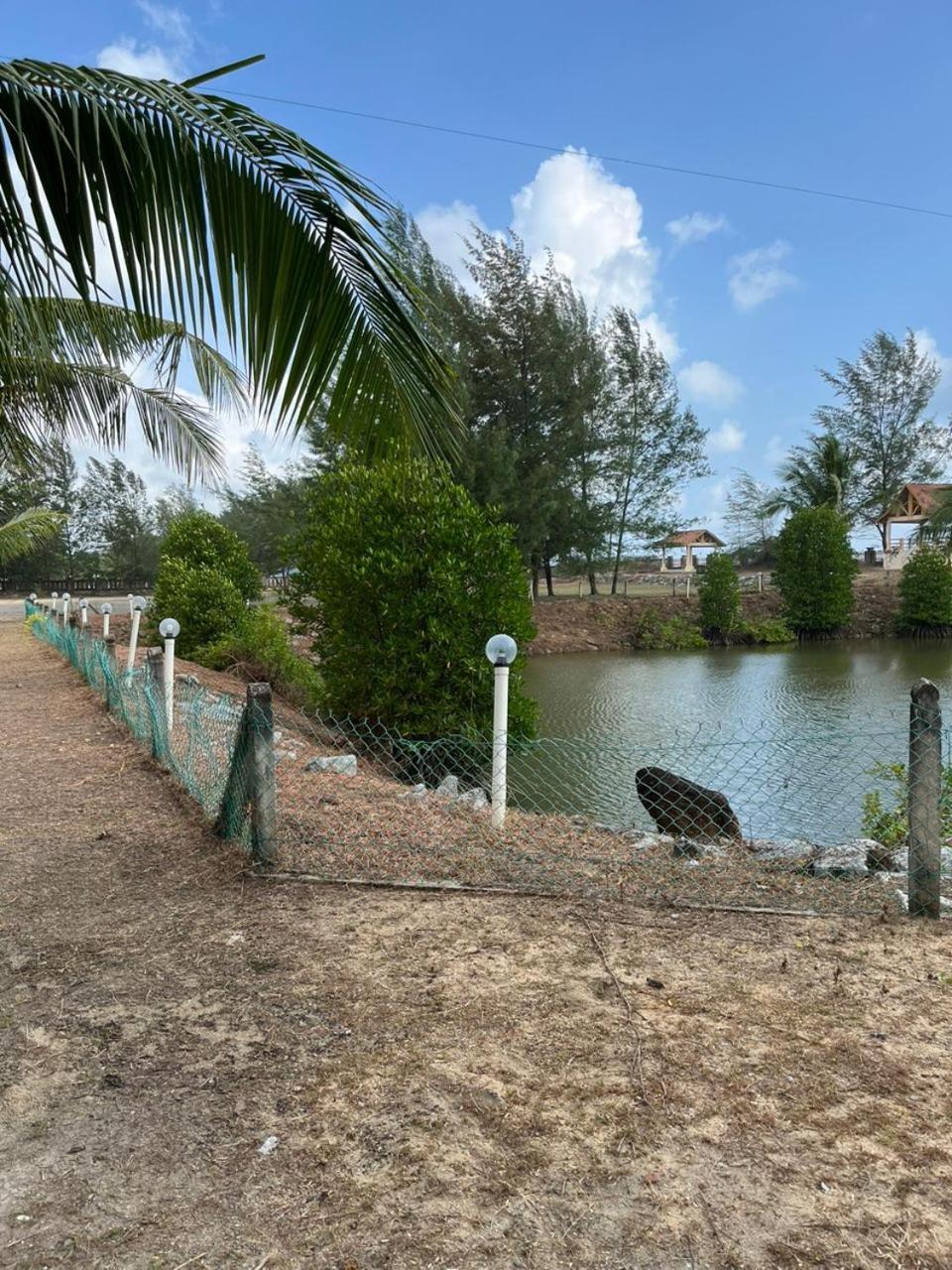 Kanza Beach Inn Marang Exteriör bild