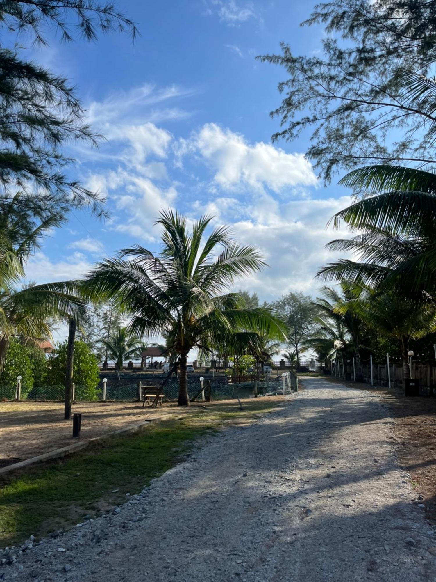 Kanza Beach Inn Marang Exteriör bild